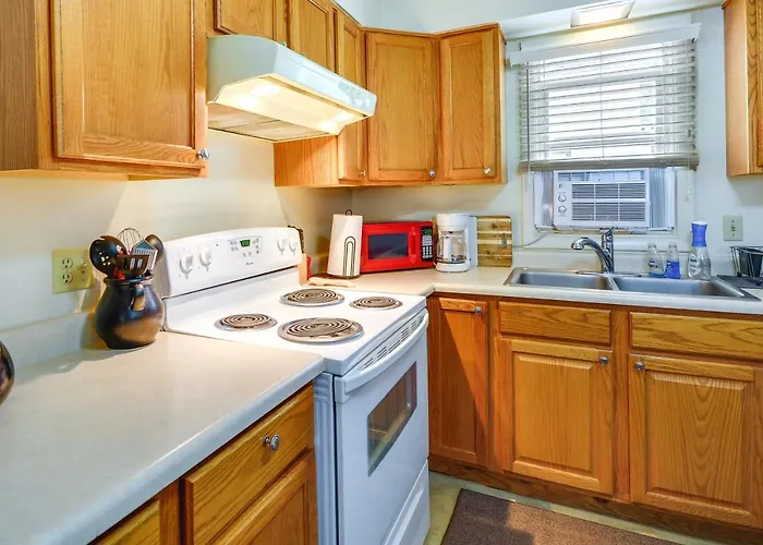 Сasa de vacaciones Quaint W/ Grill: Walk To Downtown! *